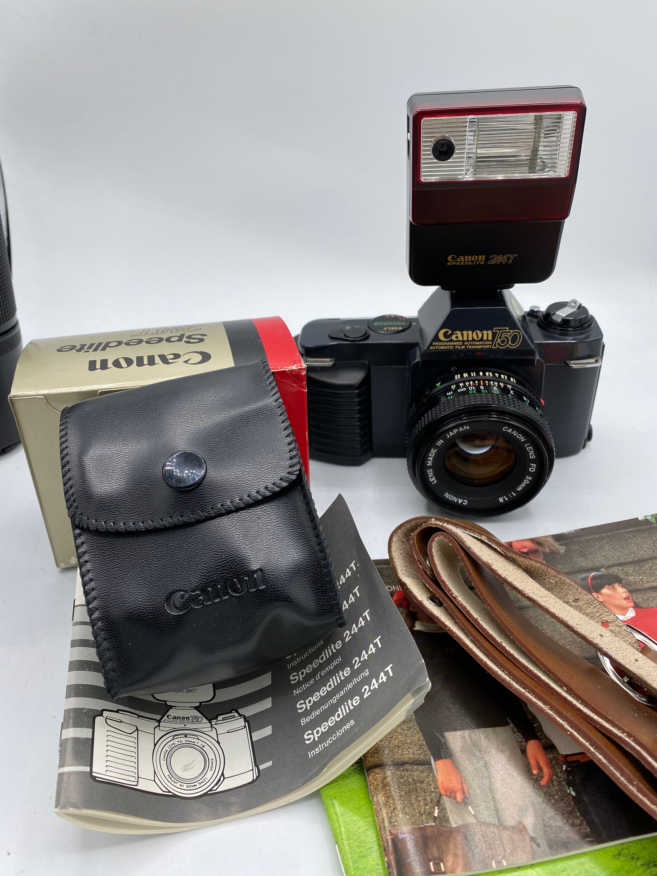 Canon 一眼レフカメラ T80 ズームレンズ フラッシュ 244T（Canon