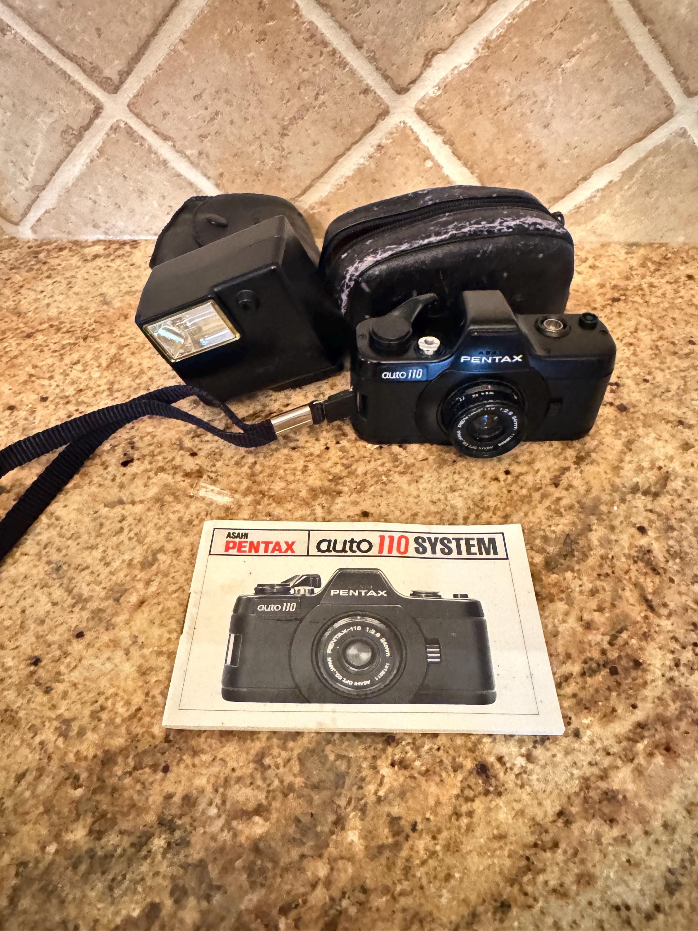 ペンタックス オート 110 フィルムカメラ（24 mm レンズ、AF130P