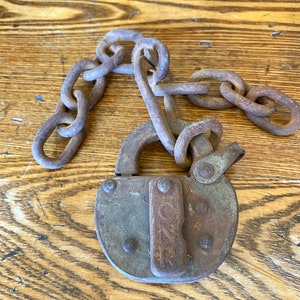 CNR Canadian National Railway AA840 lock with chain