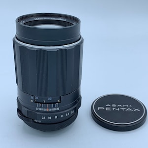 Pentax takumar 135mm f/3.5 m42 screw mount lens almost mint.