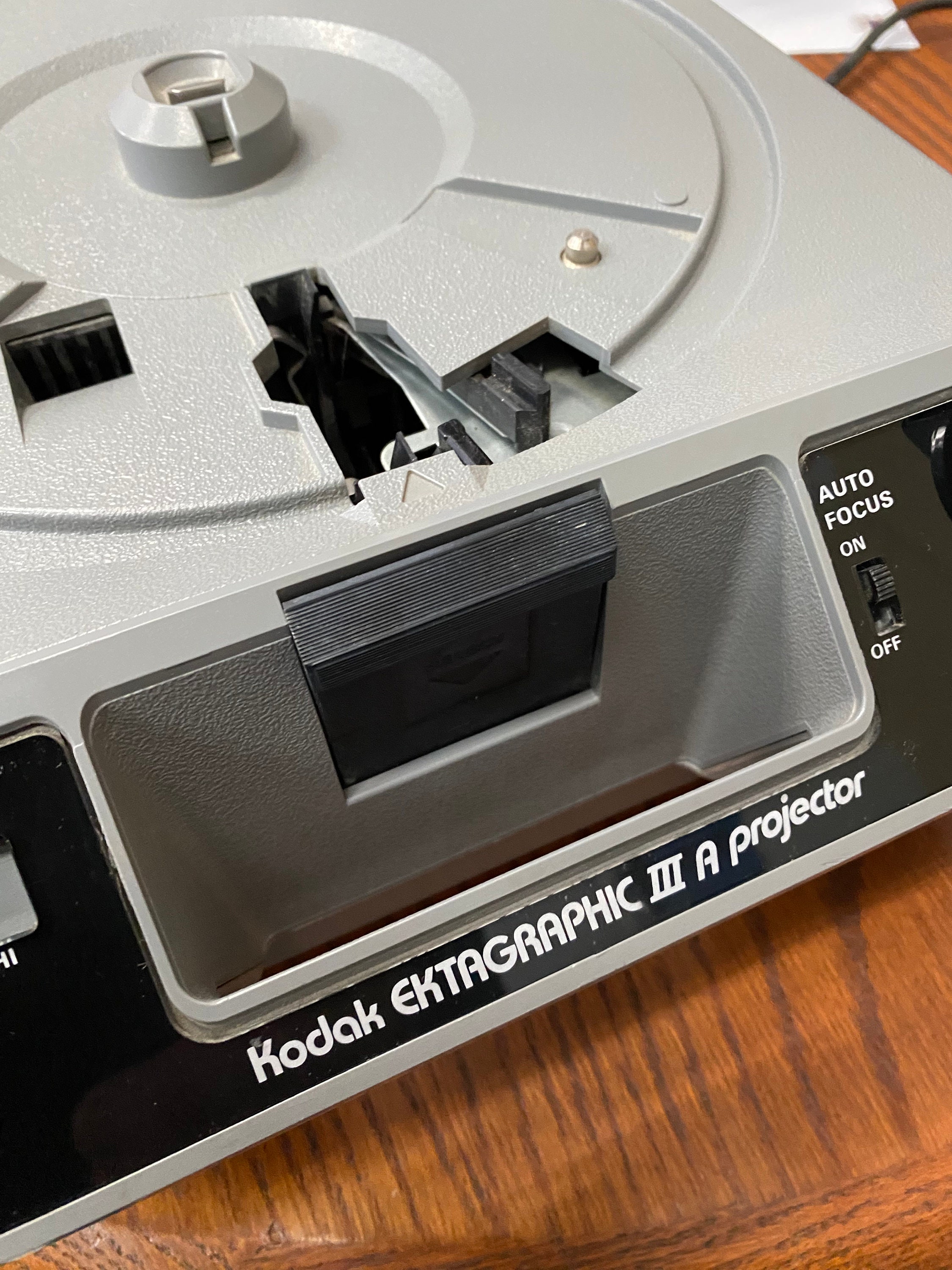 Kodak Ektagraphic Slide Projector Model E-2 - proiettore per diapositive  35mm - Industria, manifattura, artigianato, Eastman Kodak Co. – Patrimonio  scientifico e tecnologico – Lombardia Beni Culturali