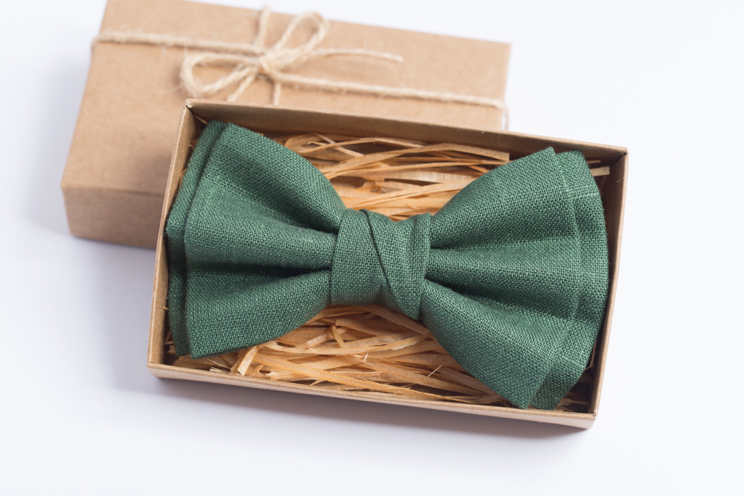 Emerald green bow ties for wedding Pre tied bow ties for men Etsy