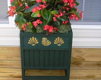 Planter  20"  Wainscot Shell