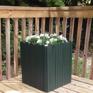 Planter Angle Top 20" Picket planter