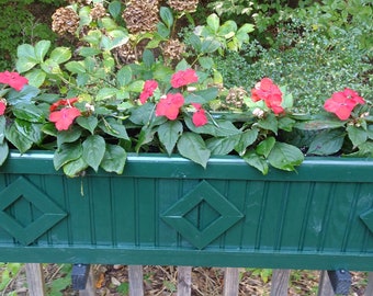 Diamond wainscot window box