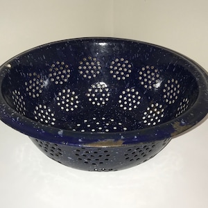 Vintage Enamelware Blue Speckeled Colander/Strainer
