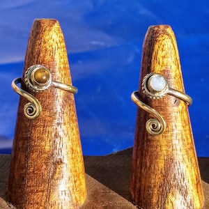 Spiral ring in brass and semi-precious stones of your choice - gift for her