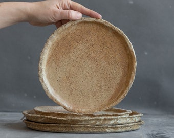 OUTLET Ensemble de 4 assiettes wabi sabi beiges émaillées mates, céramiques faites à la main en grès, article à prix réduit