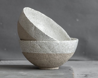 auf Bestellung SALAT-/RAMENSCHÜSSEL in Weiß im Wabi-Sabi-Stil in minimalistischem Design, Steinzeug, handgefertigte Keramik