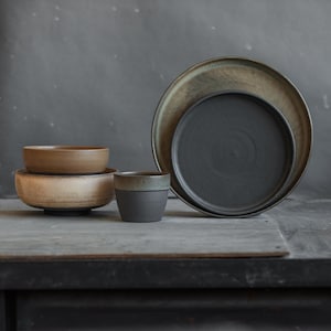Vajilla en stock para 1, 2, 4, 6 u 8 personas | Juego de vajilla | Acabado mate | Platos llanos | Ensaladera | Vajilla de gres, cerámica, verde y negro