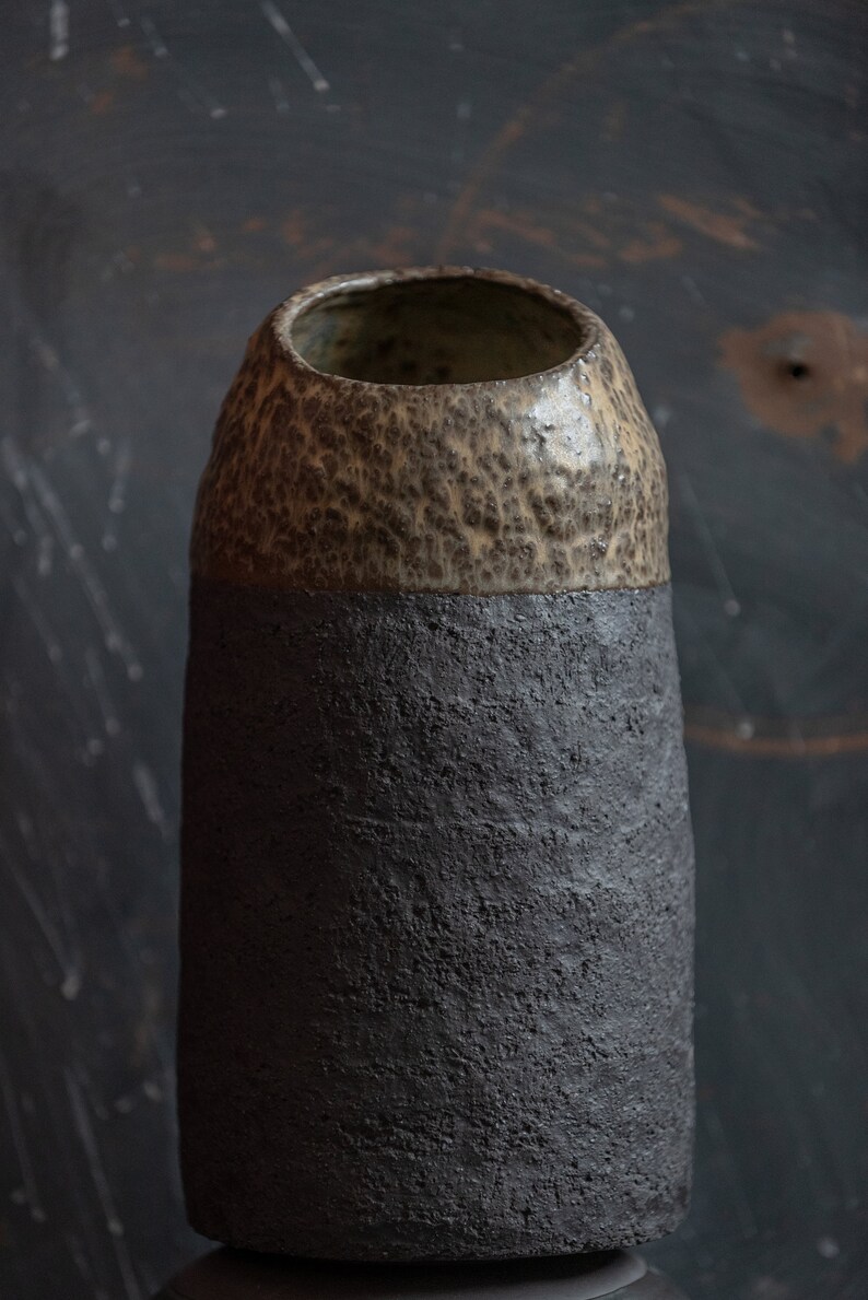 IN STOCK Vase matt black & green fireclay in minimal style, hand built, for light or dark interior, handmade ceramics, stoneware, waterproof image 3