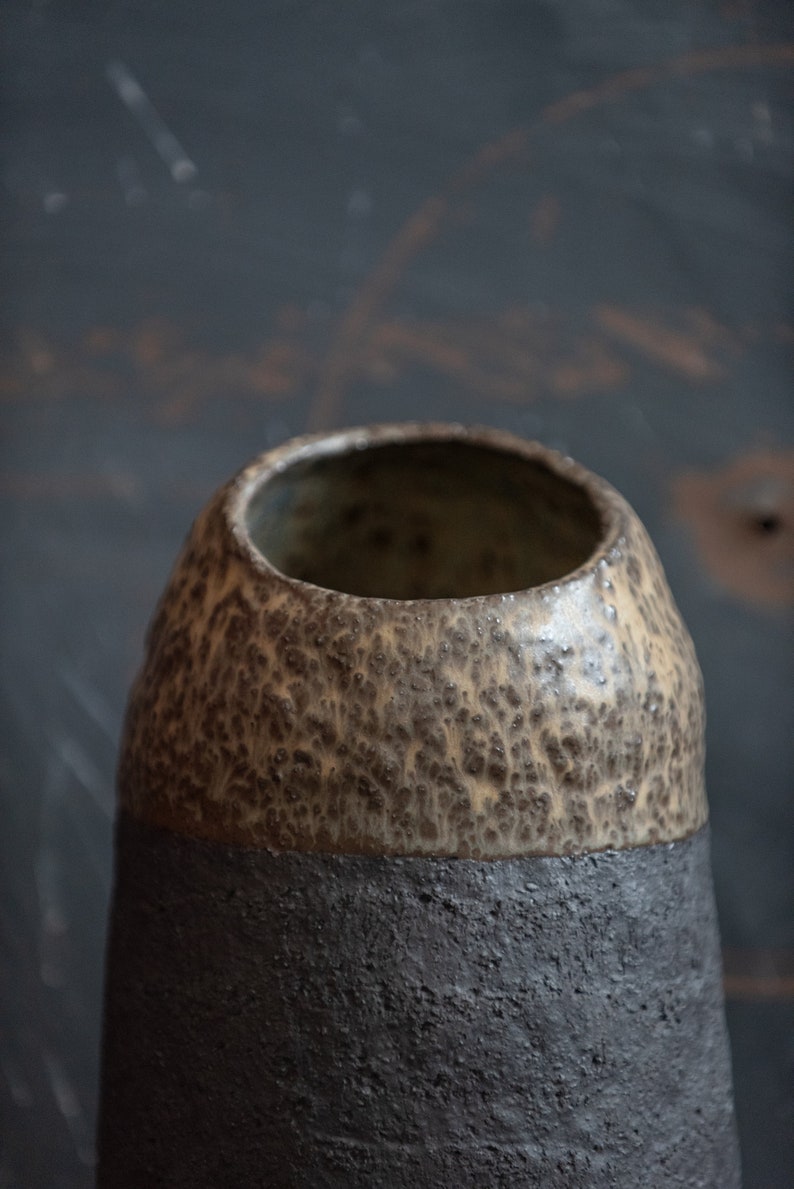 IN STOCK Vase matt black & green fireclay in minimal style, hand built, for light or dark interior, handmade ceramics, stoneware, waterproof image 4