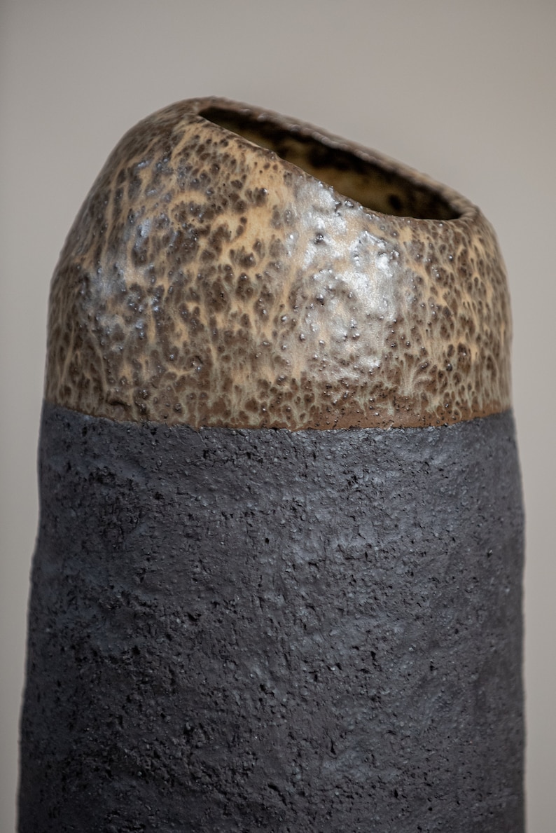 IN STOCK Vase matt black & green fireclay in minimal style, hand built, for light or dark interior, handmade ceramics, stoneware, waterproof image 7