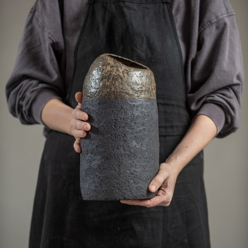 IN STOCK Vase matt black & green fireclay in minimal style, hand built, for light or dark interior, handmade ceramics, stoneware, waterproof image 1
