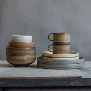 SERVIZIO DA TAVOLA per 2 persone | Servizio da tavola | Opaco | Piatti piani | Insalatiere Stoviglie in gres ceramico verde su nero