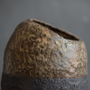 IN STOCK Vase matt black & green fireclay in minimal style, hand built, for light or dark interior, handmade ceramics, stoneware, waterproof image 5