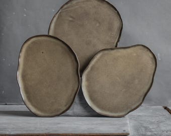 to ORDER a SET of 2 x or 3 x flat PLATES in natural organic geometric design, dark green color, handmade ceramic, stoneware, smooth lines