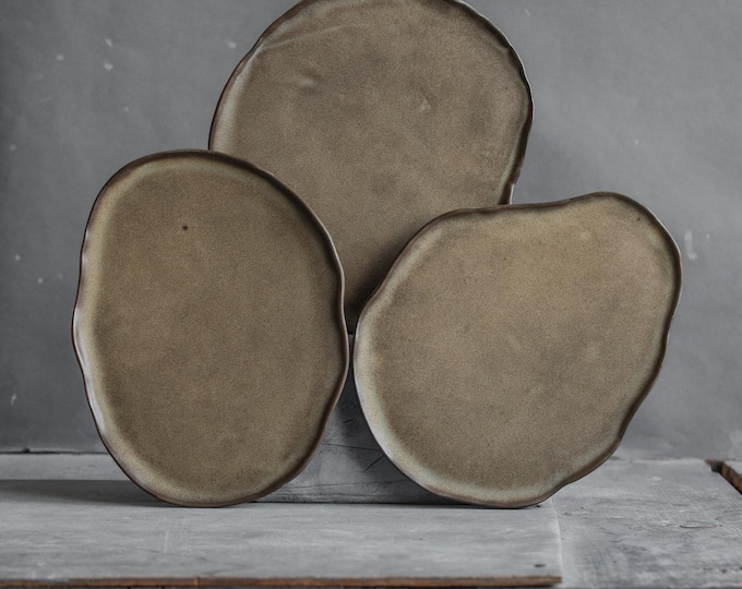 to ORDER a SET of 2 x or 3 x flat PLATES in natural organic geometric design, dark green color, handmade ceramic, stoneware, smooth lines