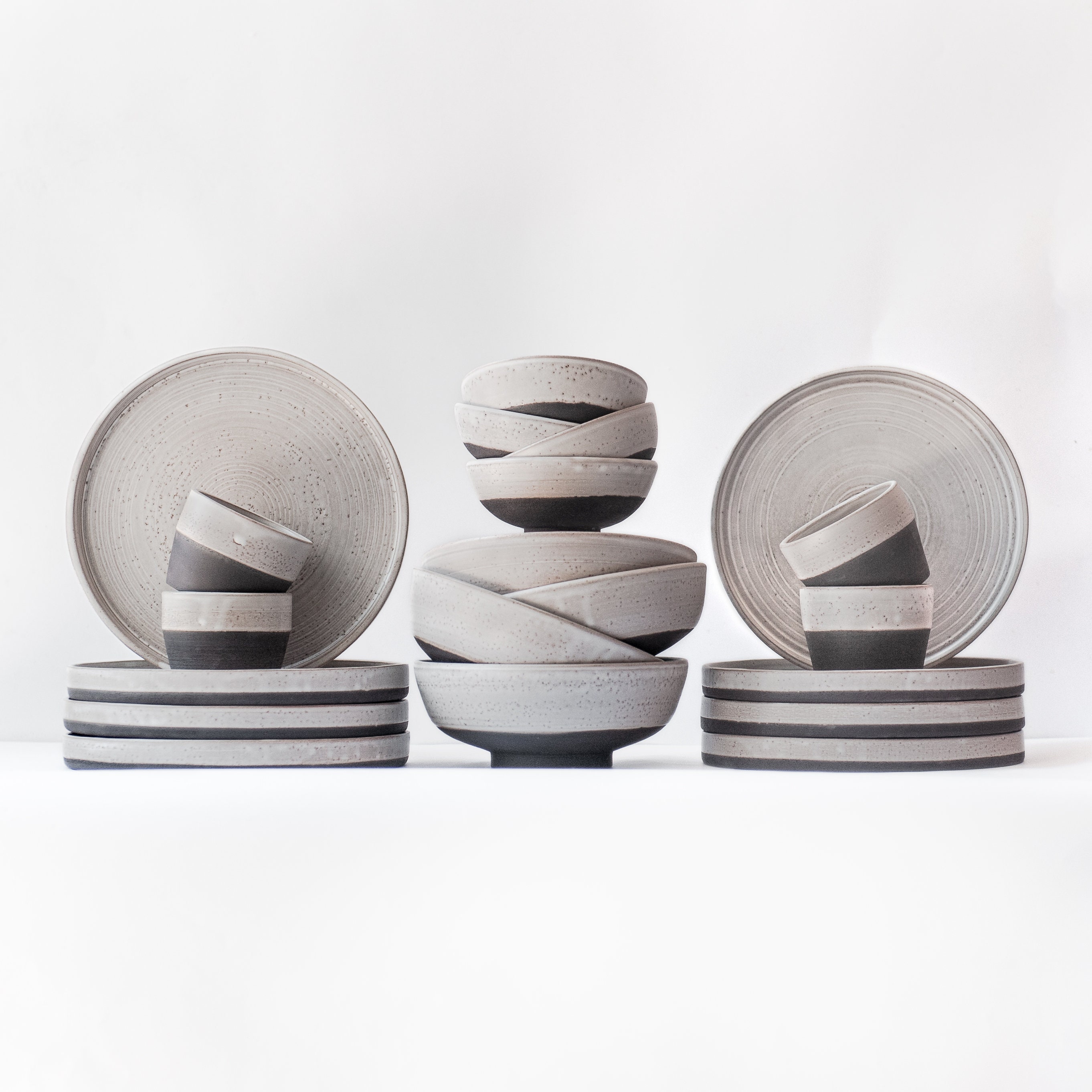 Dinner Set Pour 2, 4, 6 ou 8 Personnes | Vaisselle Émaillée Mate Ensemble de Salle à Manger Plaques 