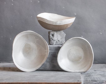 AUF BESTELLUNG handgefertigte Keramikschale für Salat, Müsli, Suppe und Müsli in minimalistischem natürlichem geometrischem Design, beige Farbe, handgefertigtes Steinzeug