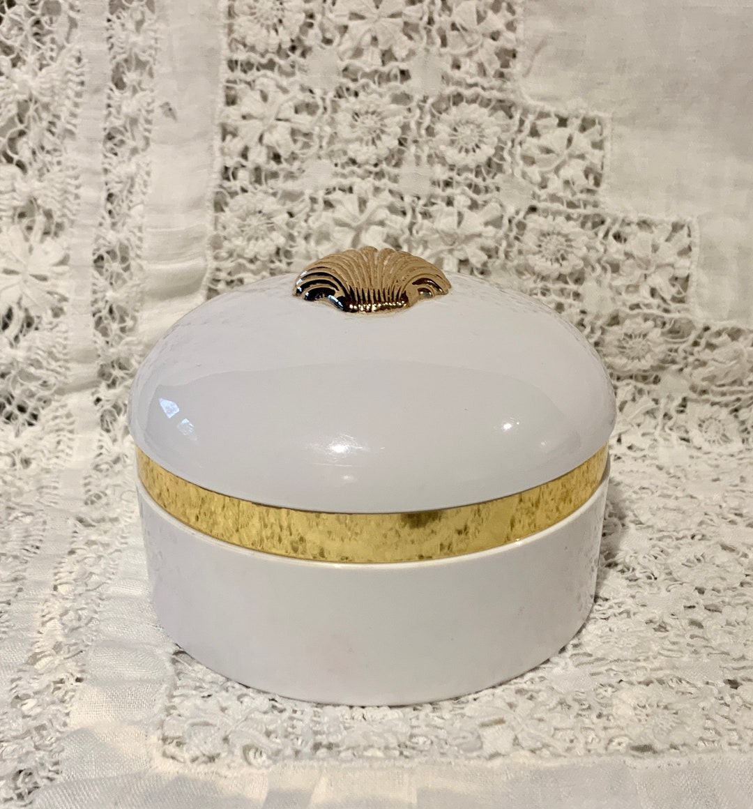 Empty Vintage Estee Lauder White Linen Dusting Powder Empty Etsy