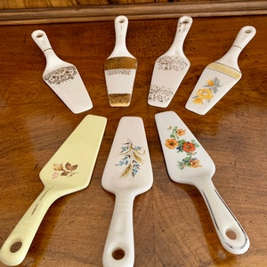 ONE Vintage Cake Server - Vintage Utensil - Cake Server - China Cake Server-Gold Design or Floral Cake Server-Dessert Bar- Serving Utensil