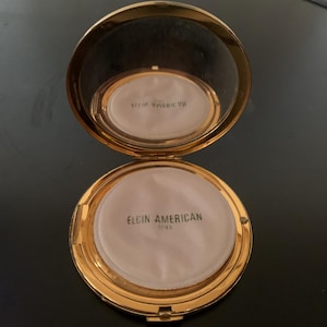 Vintage ELGIN AMERICAN  Powder Compact, Gold Tone Compact
