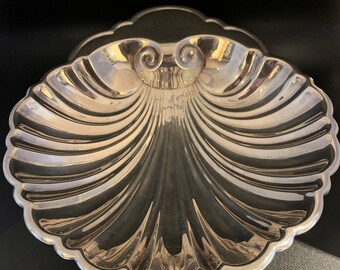 Vintage The Sheffield Silver Co Made in USA Silverplate Seashell Clam Shell Condiment Candy Dish Footed With Lion Feet