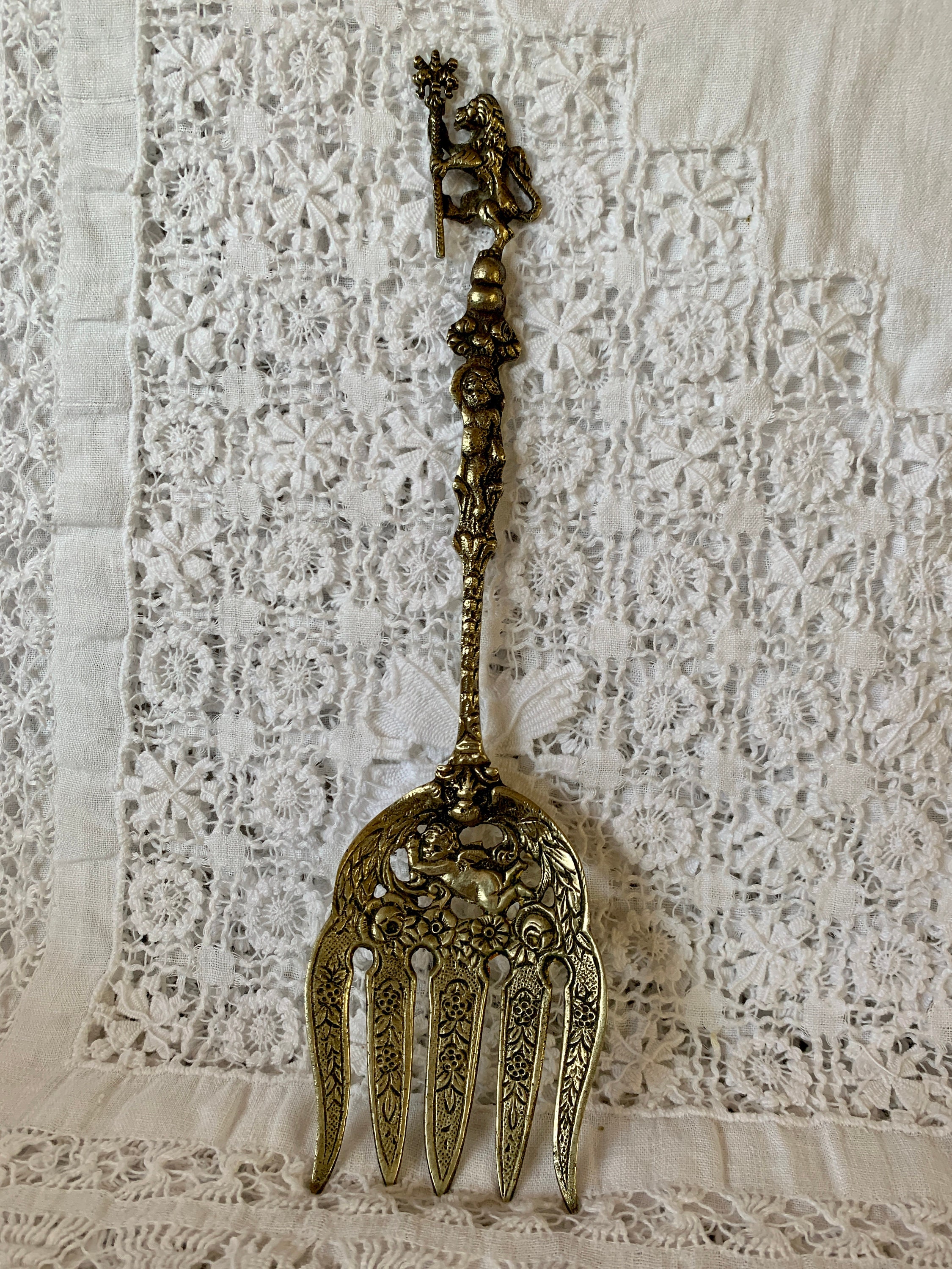 UGO BELLINI ITALIAN Rampant Lion/cherub Ornate Repousse