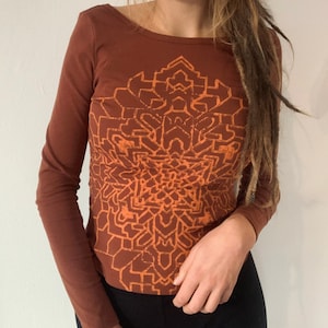 orangenes top mit geometrischem Aufdruck , heilige geometrie yoga shirt hippie kleidung wicca keltisch vikings ethno boho langarm t-shirt