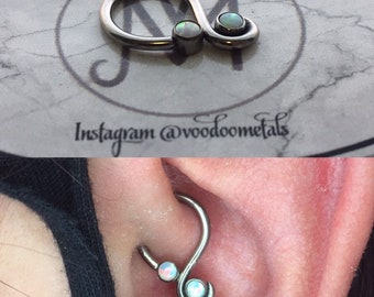 Handmade Hypoallergenic Niobium Opal “Orb Vallis” Daith Ring