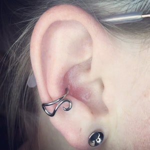 Piercing de caracola / Anillo de joyería corporal hecho a mano, hipoalergénico y envolvente de niobio