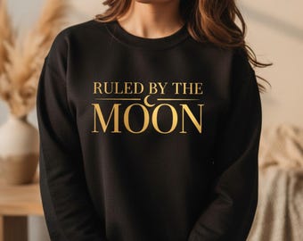 Sudadera "Gobernada por la Luna" / Regalo para amantes de la Luna, Sudadera de cuello redondo con temática astrológica para mujer, Sudadera celestial