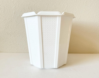 Vintage  White Tulip Rubbermaid Trash Can - 14" - Small Basket Weave Bathroom Wastebasket