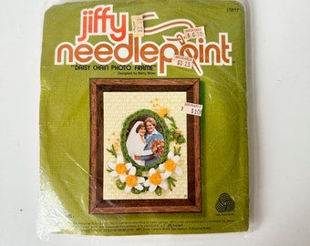 NEW Jiffy Needlepoint Kit 4 x 5 Crewel Kits Sealed DAISY CHAIN Photo Frame - Vintage 1980s Needlework Craft Kits - Nature Plants Flowers