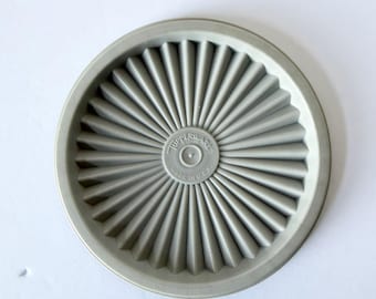 Vintage Gray Tupperware 812 Starburst Lid Fits a 5 inch - Tupperware Servalier Lids - Fits 1323, 886, 1297, 811