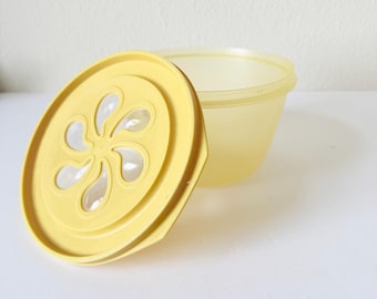 Bol Rubbermaid Servin' Saver vintage con tapa Daisy Sunburst, 8 tazas - Bol de almacenamiento amarillo cosecha J-3218
