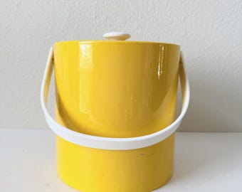 Vintage Yellow Vinyl Ice Bucket with Lid & Handle – Mid Century Barware – Retro Kitchen Decor