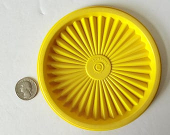 Vintage Yellow Tupperware 812 Starburst Lid - Fits a 5 inch - Round Tupperware - Fits 1323, 886, 1297, 811