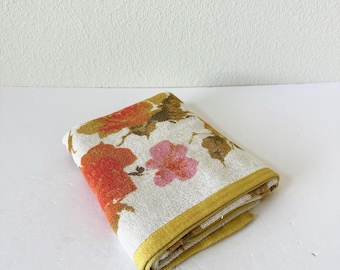 Vintage Floral Bath Towel - Mid Century Terry Cloth Bath Towel - Harvest Gold