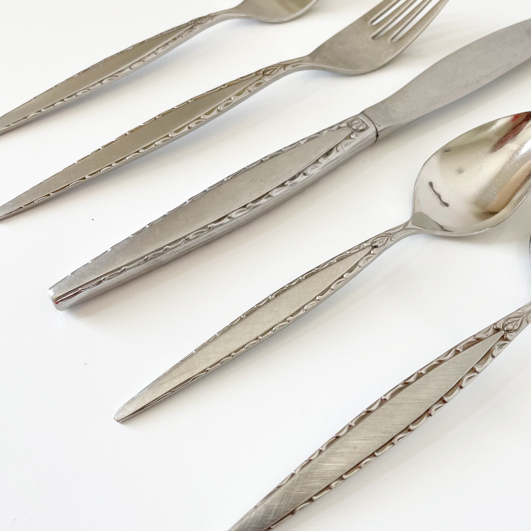 Oneida Chapman Everyday Flatware Dinner Fork - 18/0 Stainless Steel, Mirror Finish - View #7