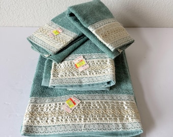 Vintage Cottagecore Bath Towels - 4 Piece Sage Green Terry Cloth Bath Towel Set