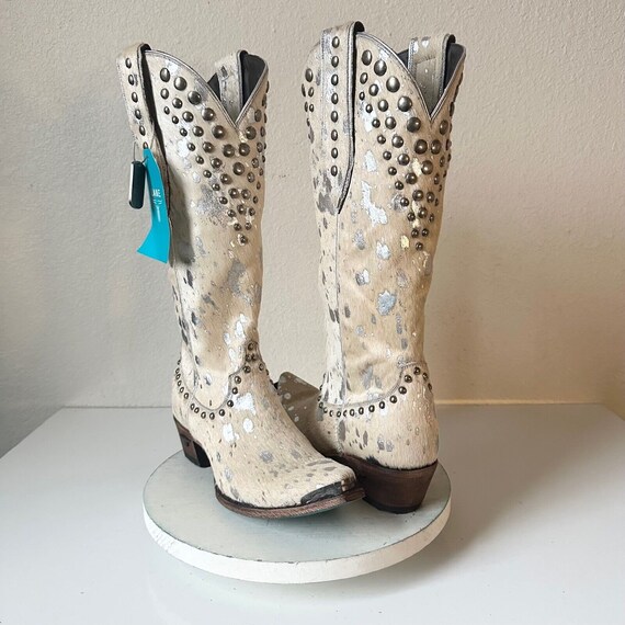 Silver wild boots top
