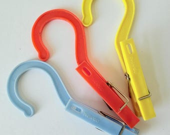 Vintage Plastic Clothespin Hangers - Mid Century Laundry Clothespins