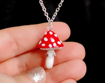 Collar con colgante de hongo rojo: joyería de hongo hecha a mano