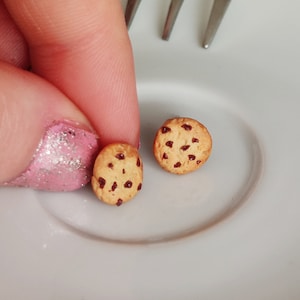 Pendientes de galleta con chispas de chocolate: miniaturas de comida kawaii hechas a mano