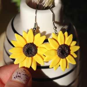 Sunflower Dangle Earrings/Sunflower Earrings/Yellow Flower Earrings/Sunflower Clay Earring/Summer Earrings/Sunflower Jewelry/Gift For He