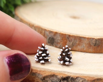 Pinecone Stud Earrings/Pine Cone With Snow/Fall Earrings/Christmas Earrings/Christmas Gift/Cute Earrings/Nature Earrings/Winter Earrings