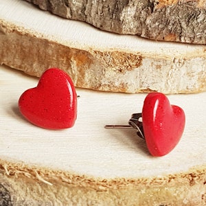 Rotes Herz Ohrstecker / Rotes Herz Schmuck / Liebe Ohrringe / Herzförmige Ohrringe / Valentinstag Ohrringe / Geschenk für sie / Kawaii Ohrringe