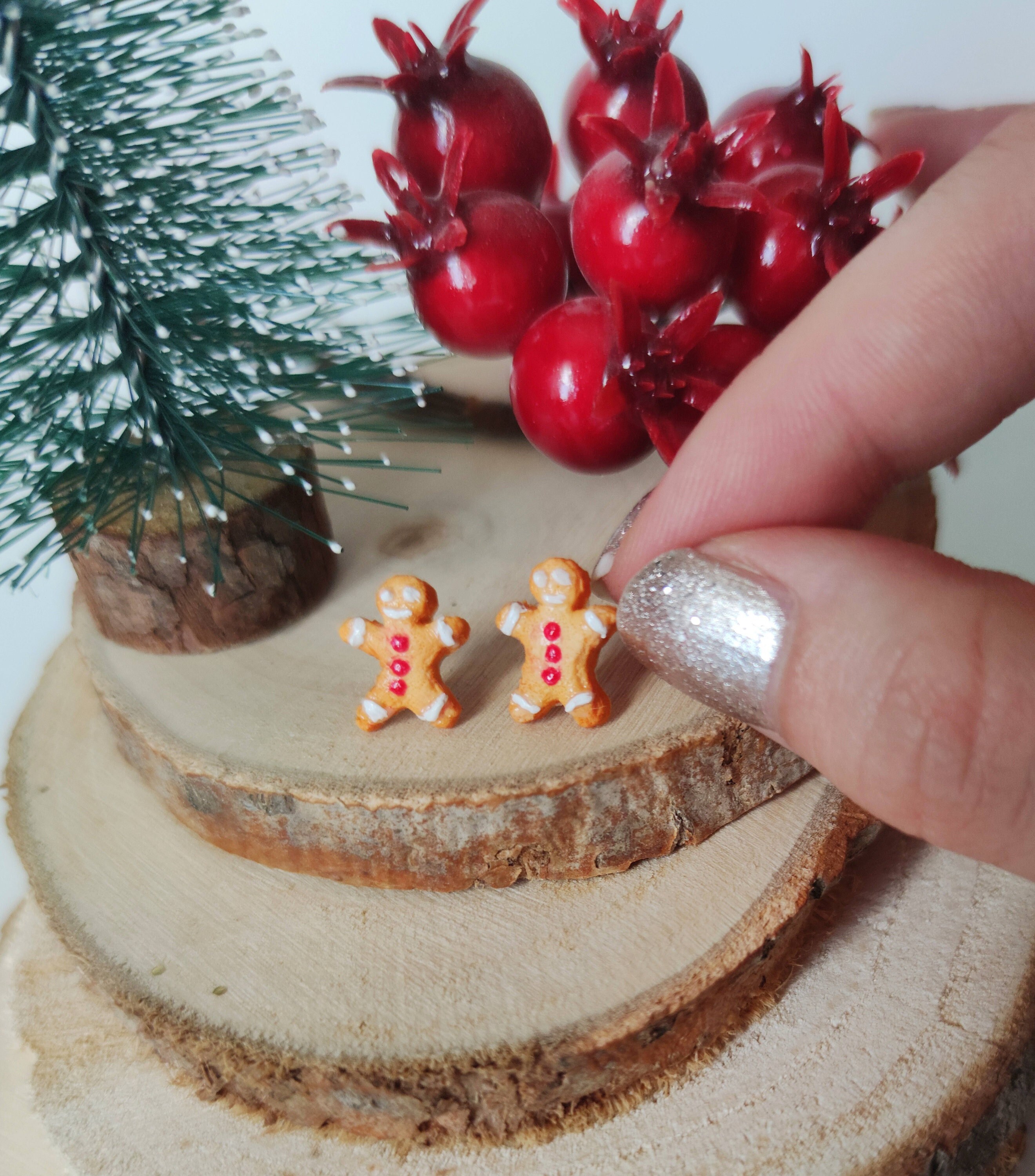 ジンジャーマンのピアス　ハンドメイド　クリスマス イヤリングOK】ジンジャーブレッドマン（焦げ）ピアス クッキー